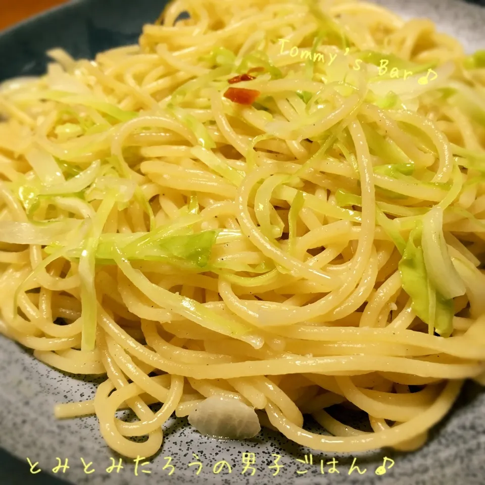 春のパスタ！新玉ねぎとキャベツのペペロンチーノ♪|とみとみたろうの男子ごはん♪さん