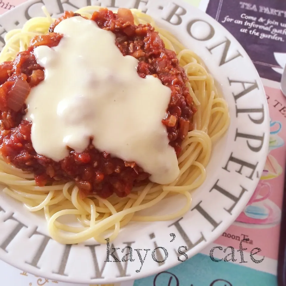 Snapdishの料理写真:ミートソースパスタ♪チーズフォンデュソースかけ|kayopyさん