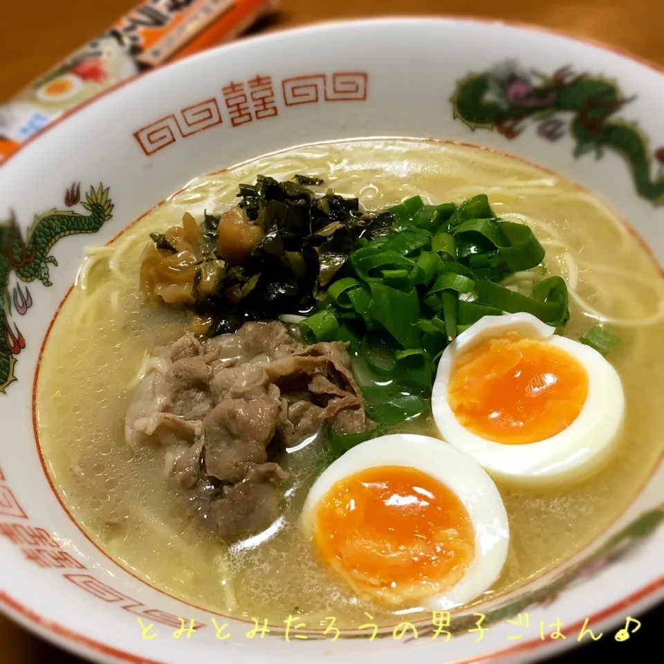 フライパンde初挑戦！深夜の屋台風なとんこつラーメン♪|とみとみたろうの男子ごはん♪さん