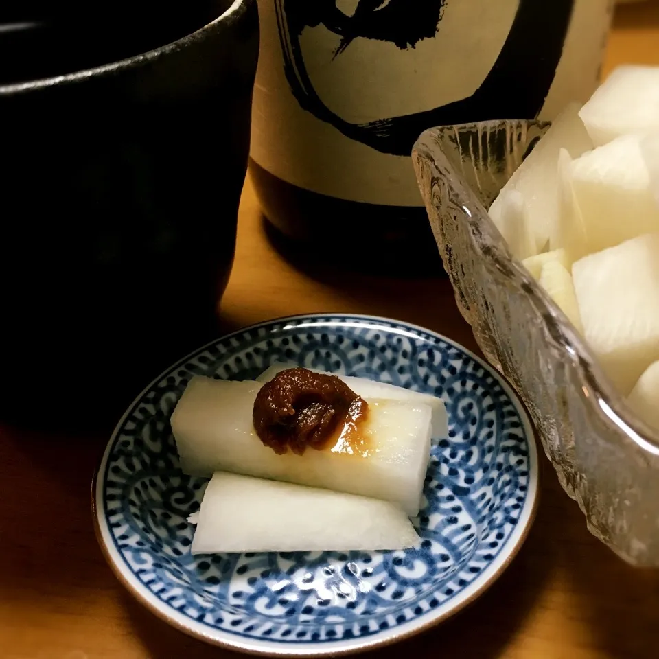 芋焼酎お湯割✖︎櫻島大根♪|とみとみたろうの男子ごはん♪さん