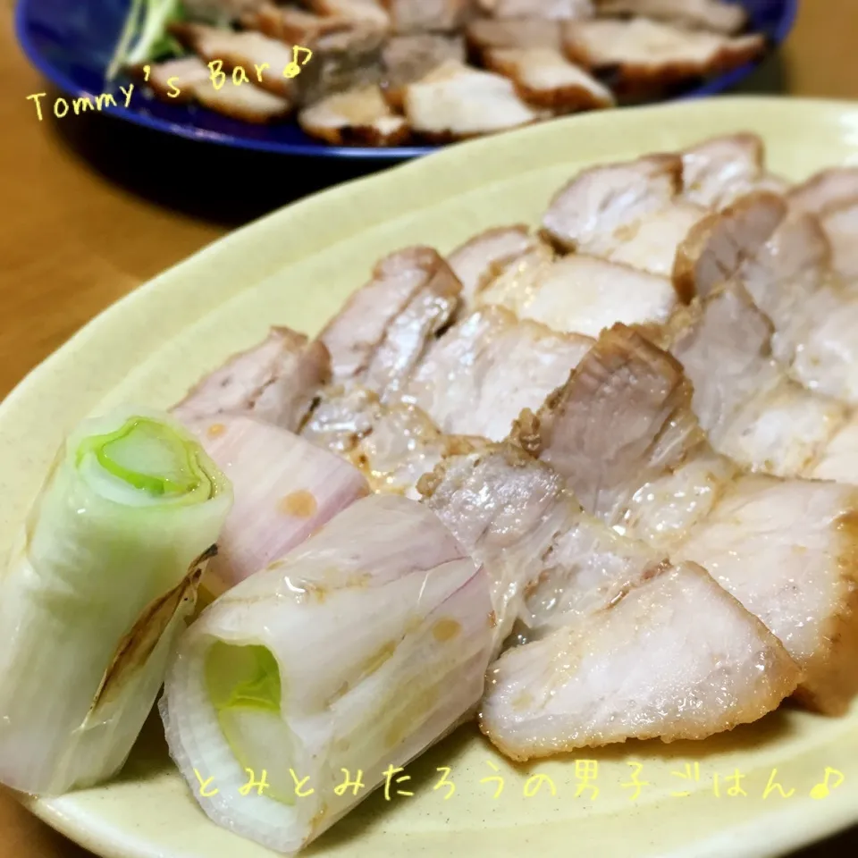 Snapdishの料理写真:やはり！シンプルな焼き赤ネギが旨し♪|とみとみたろうの男子ごはん♪さん