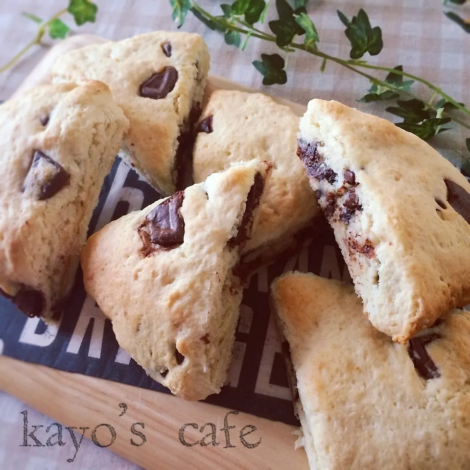 ホットケーキミックスで♡簡単チョコチャンクスコーン|kayopyさん