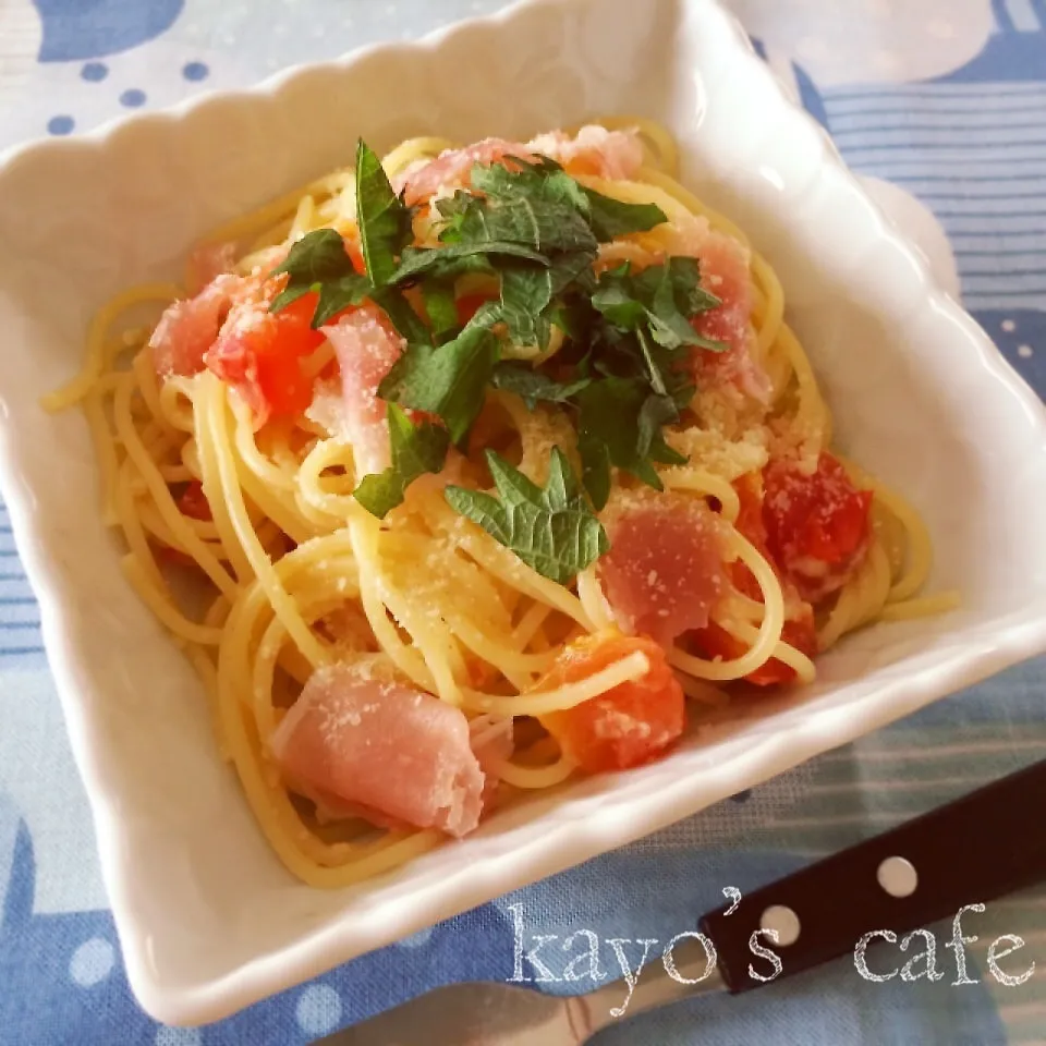 フレッシュトマトとチーズと大葉のパスタ♡|kayopyさん