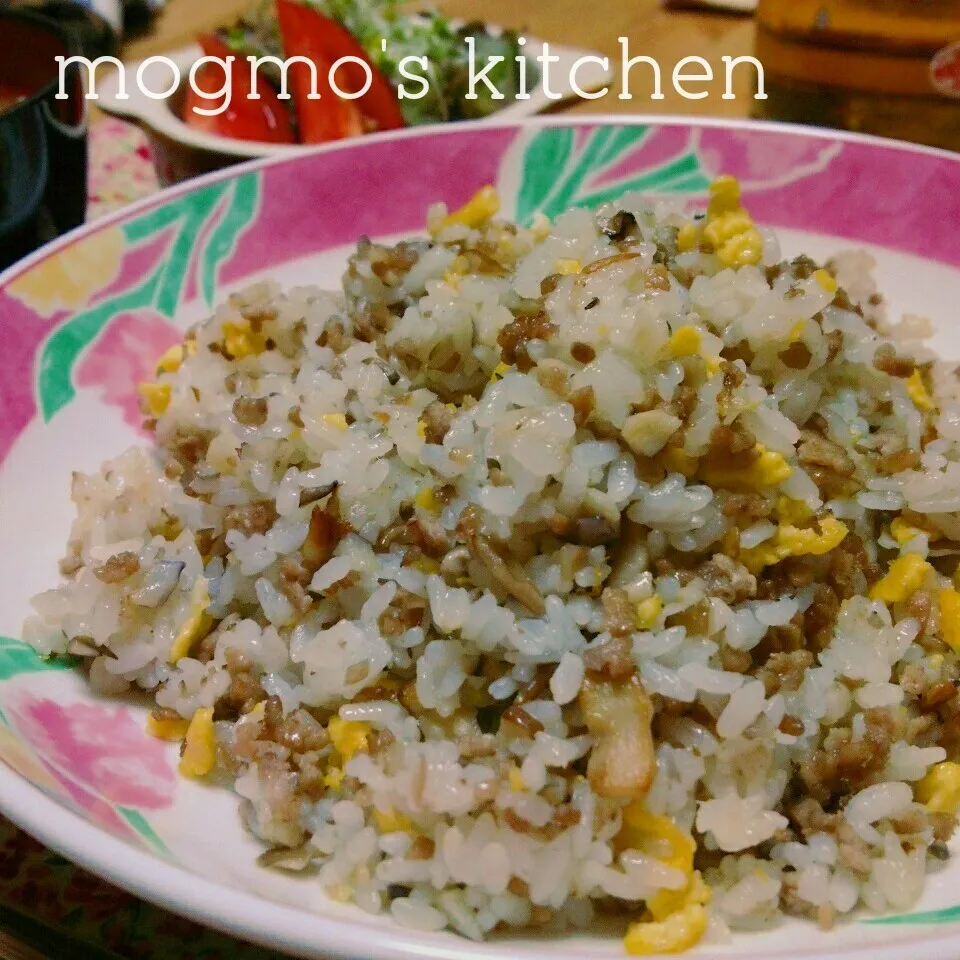 挽き肉でご飯パラパラ♪蓮根とキノコの炒飯|mogmoさん