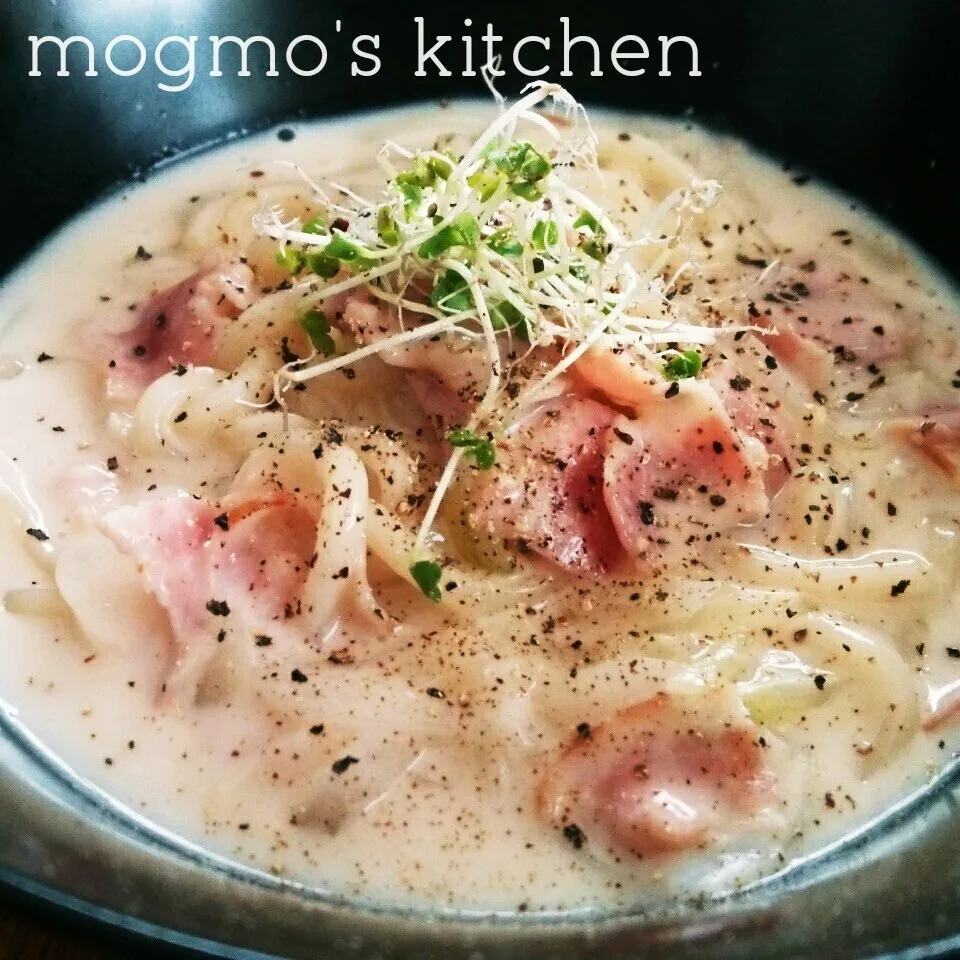 Snapdishの料理写真:パパッと簡単ランチ♪フライパン1つで♪和風カルボナーラうどん|mogmoさん