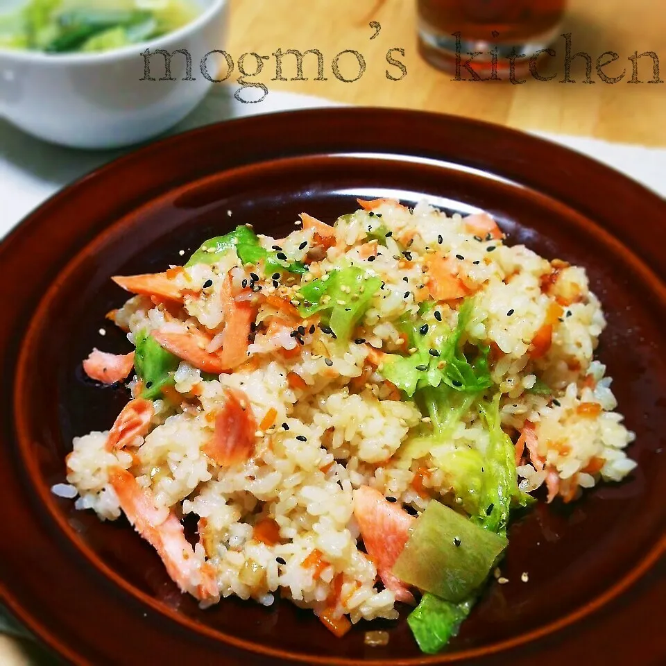 胡麻の香りが食欲そそる♪レタスたっぷり♪鮭炒飯|mogmoさん