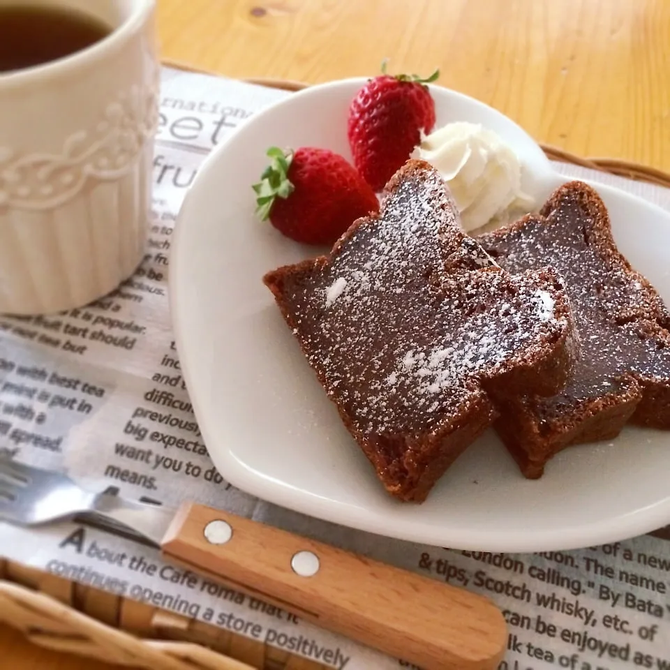 Snapdishの料理写真:ホットケーキミックスで♪しっとりココアケーキ|kayopyさん