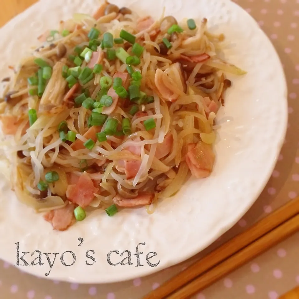 Snapdishの料理写真:しらたきパスタ♪和風きのこしょうゆバター|kayopyさん