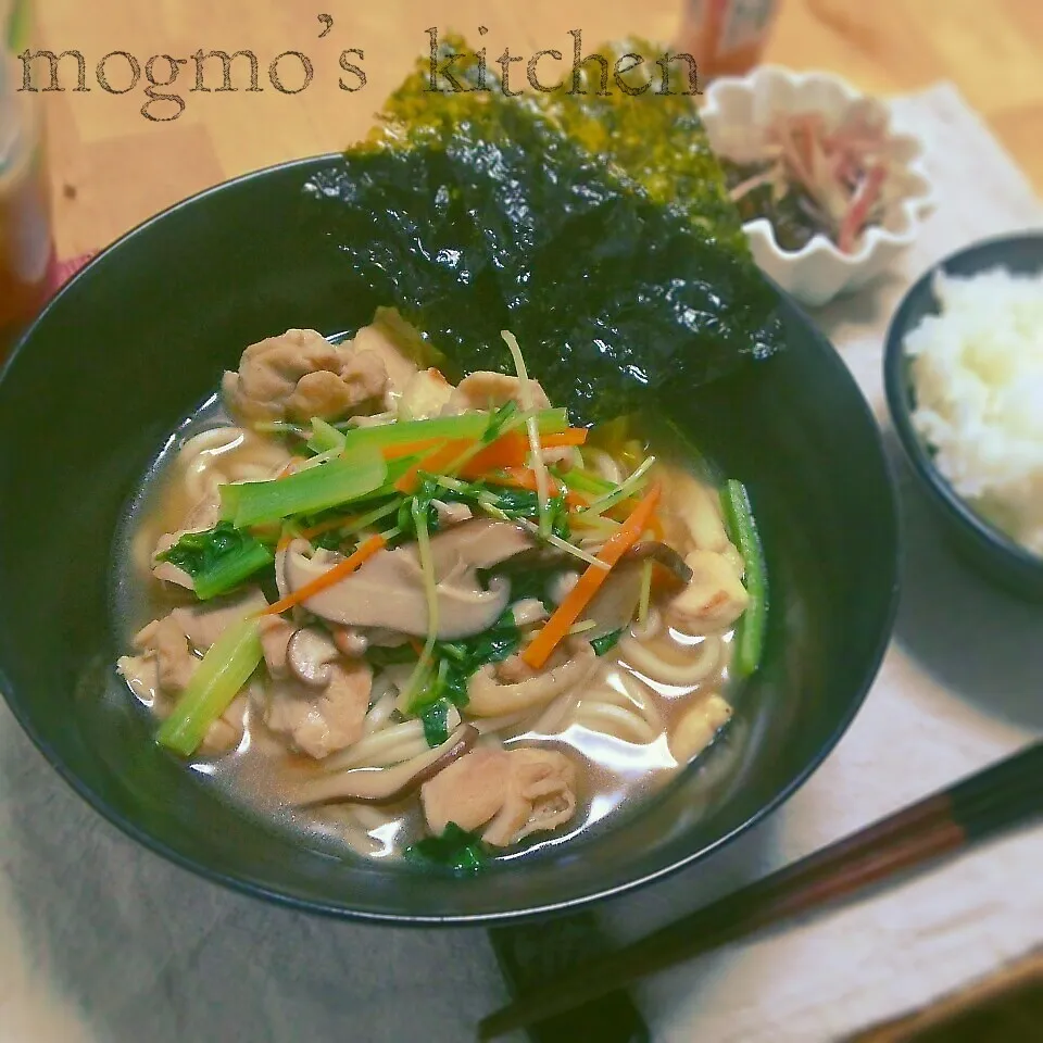 鶏肉の旨味たっぷり♪やさしいお出汁の煮込みうどん|mogmoさん