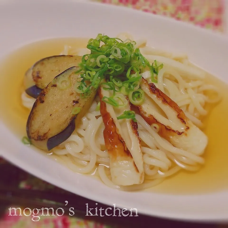 揚げ浸しでコク旨♪茄子と竹輪の冷やしかけうどん|mogmoさん