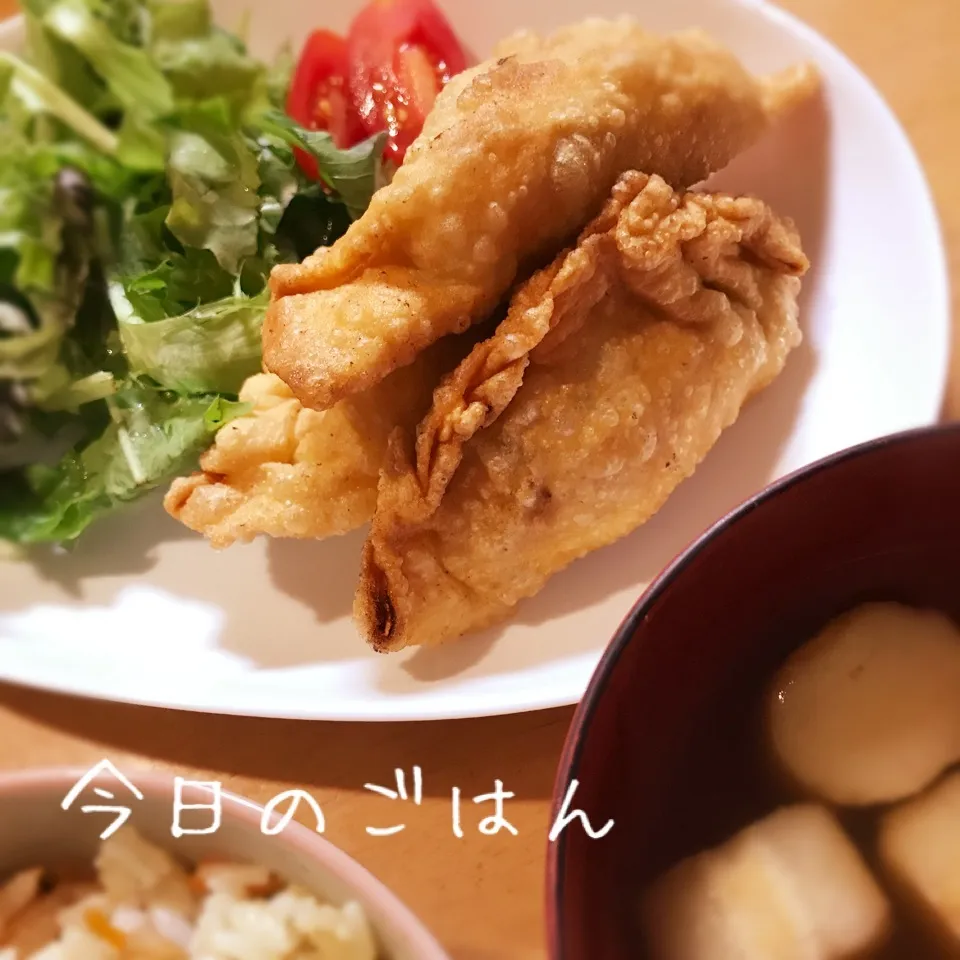 Snapdishの料理写真:津ぎょうざ、人参ごはん、お吸い物⭐︎|kaokaoさん