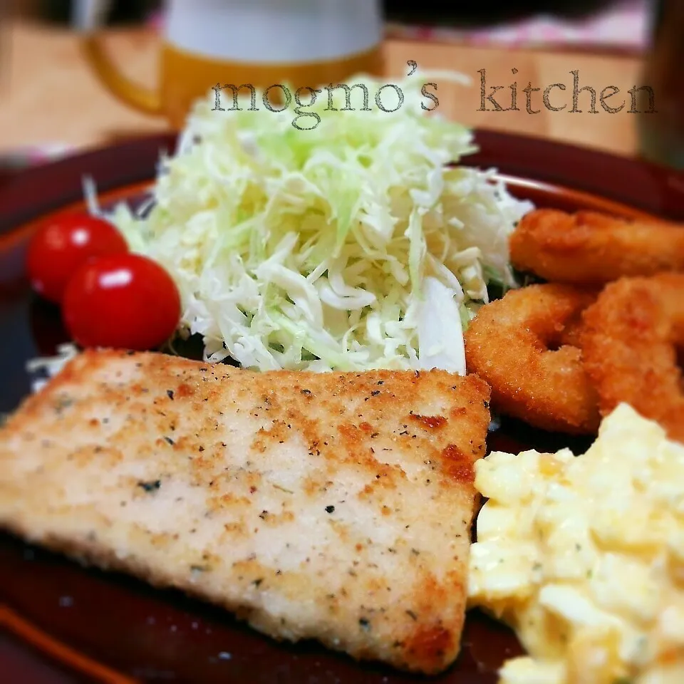 サーモンの香草パン粉焼き&イカリングフライ♪今日の晩ご飯|mogmoさん