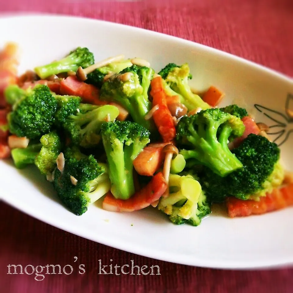 簡単旨旨ご飯がすすむ♪ブロッコリーの中華あんかけ炒め|mogmoさん