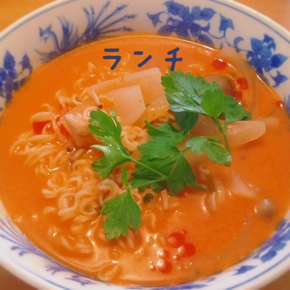 Snapdishの料理写真:サッボロ一番濃厚トムヤムクンラーメン⭐️|kaokaoさん