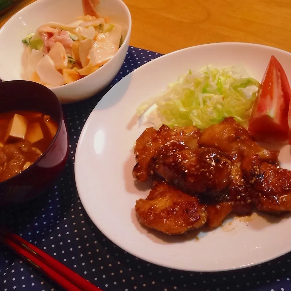 ハニー照り焼きチキン、柿とカブと生ハムサラダ、豆腐の味噌汁⭐|kaokaoさん