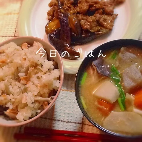 秋鮭とキノコの炊き込み御飯、さつま汁、ナスと豚肉の味噌炒め|kaokaoさん