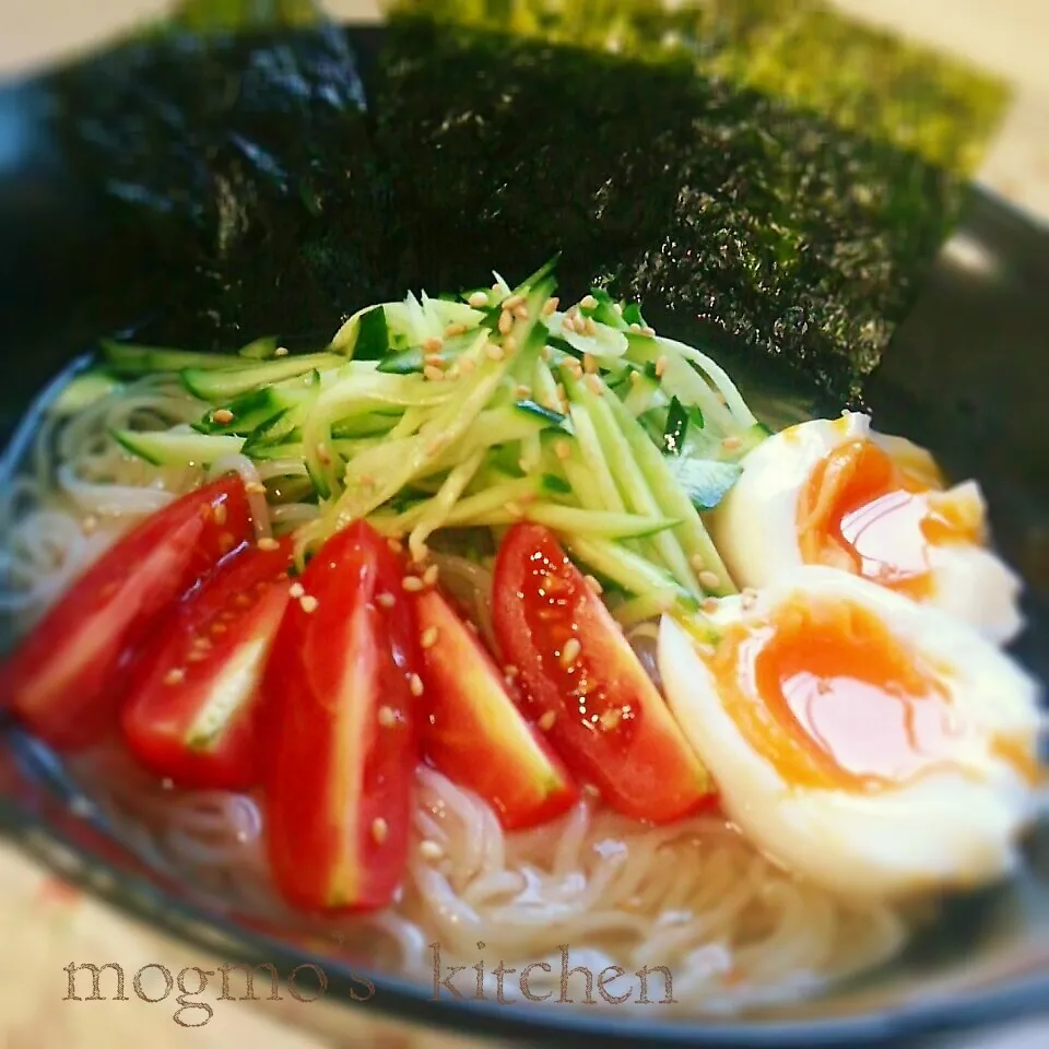 Snapdishの料理写真:トロットロの半熟卵を乗っけて♪韓国冷麺|mogmoさん