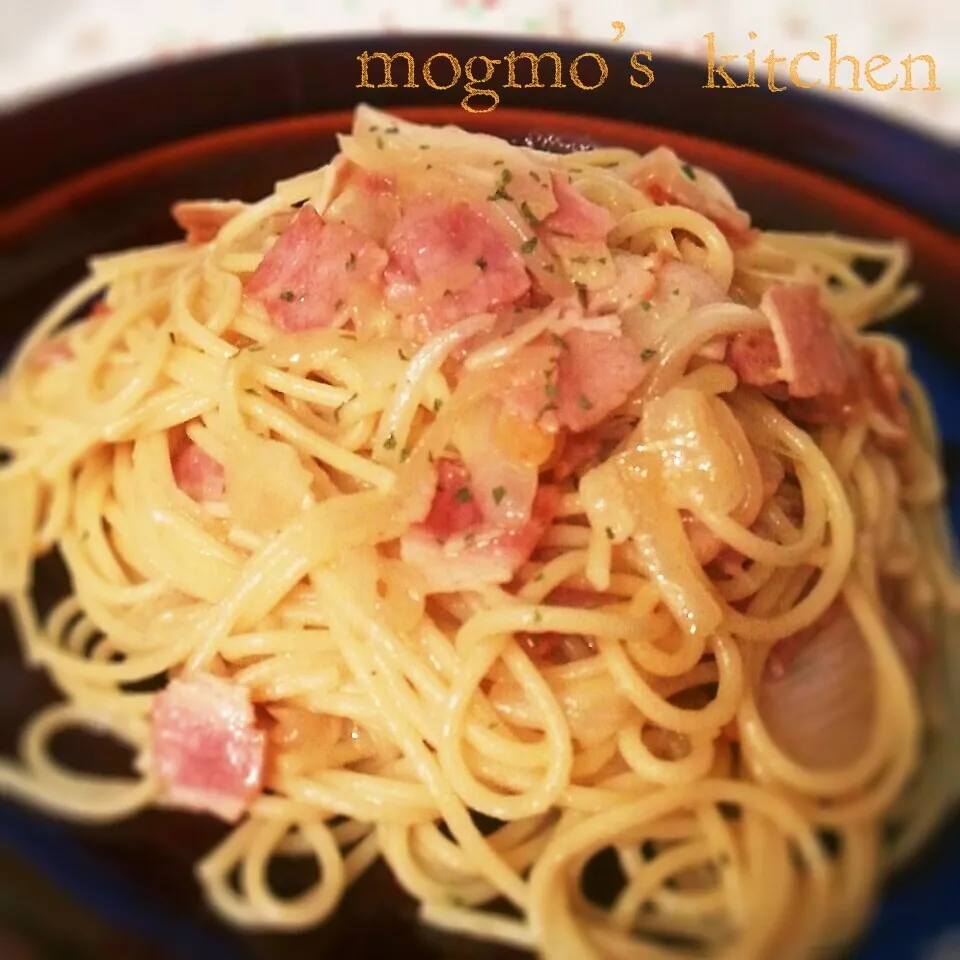 ベーコンと玉葱で♪ガリバタ醤油パスタ|mogmoさん