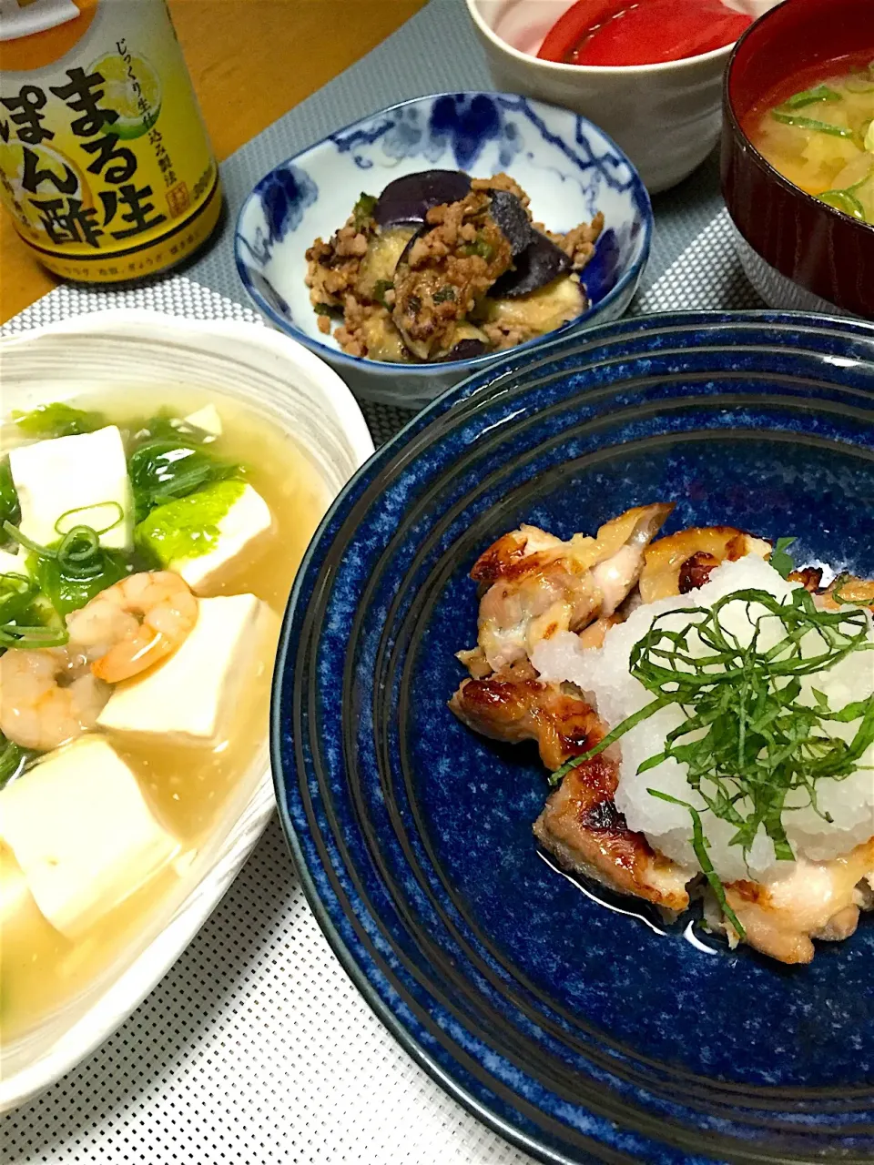 鶏塩麹漬け おろしポン酢で🐔茄子肉味噌炒め  エビとレタスの豆腐あんかけ  
豚汁  トマト|くっきいママさん