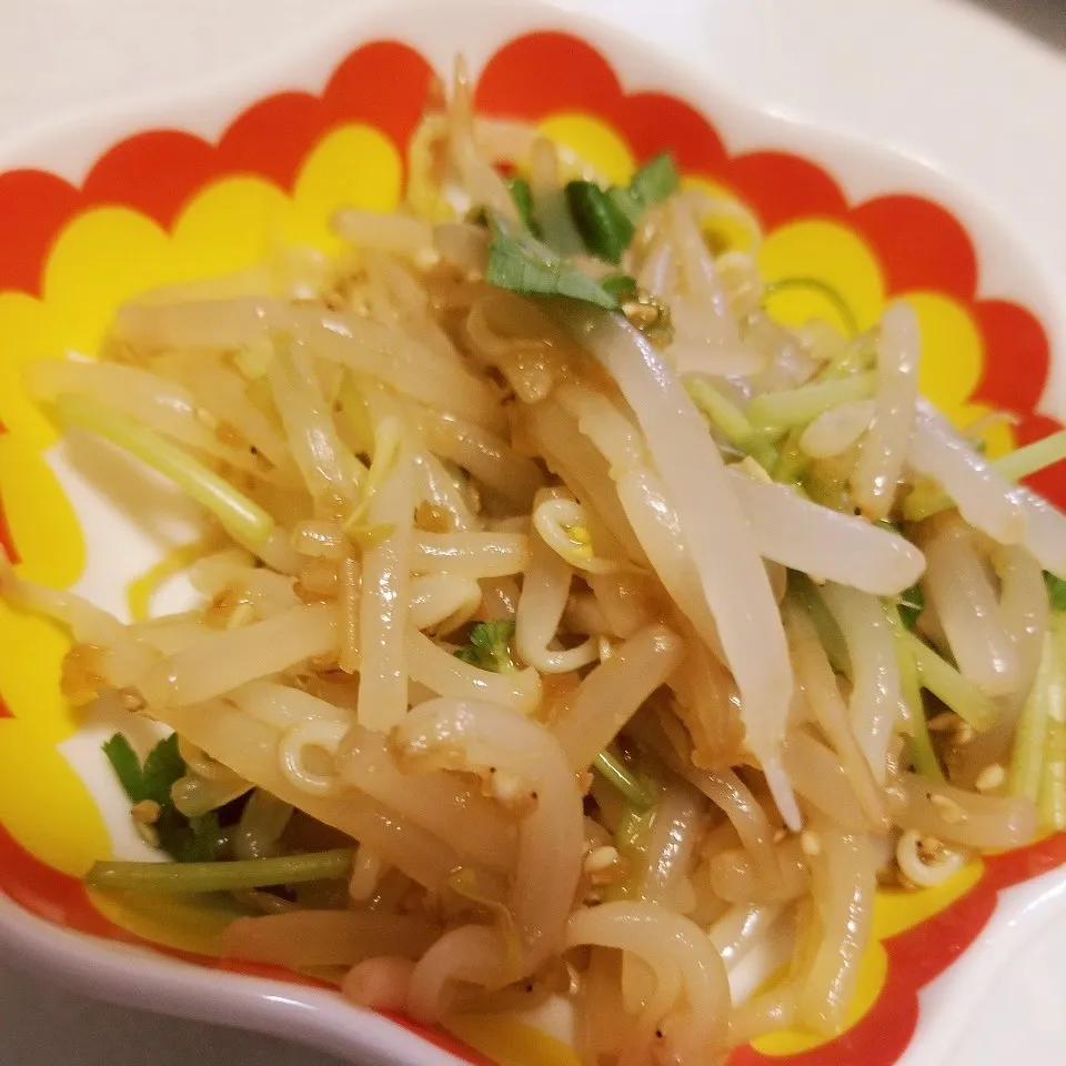 Snapdishの料理写真:ヘルシーダイエット薬味もやし梅おろし和え|Saemi Takahashiさん