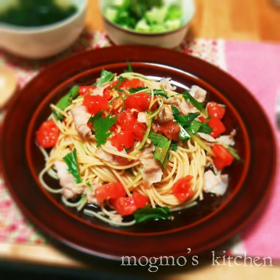 Snapdishの料理写真:簡単美味しい♪豚肉と水菜とトマトのパスタ|mogmoさん