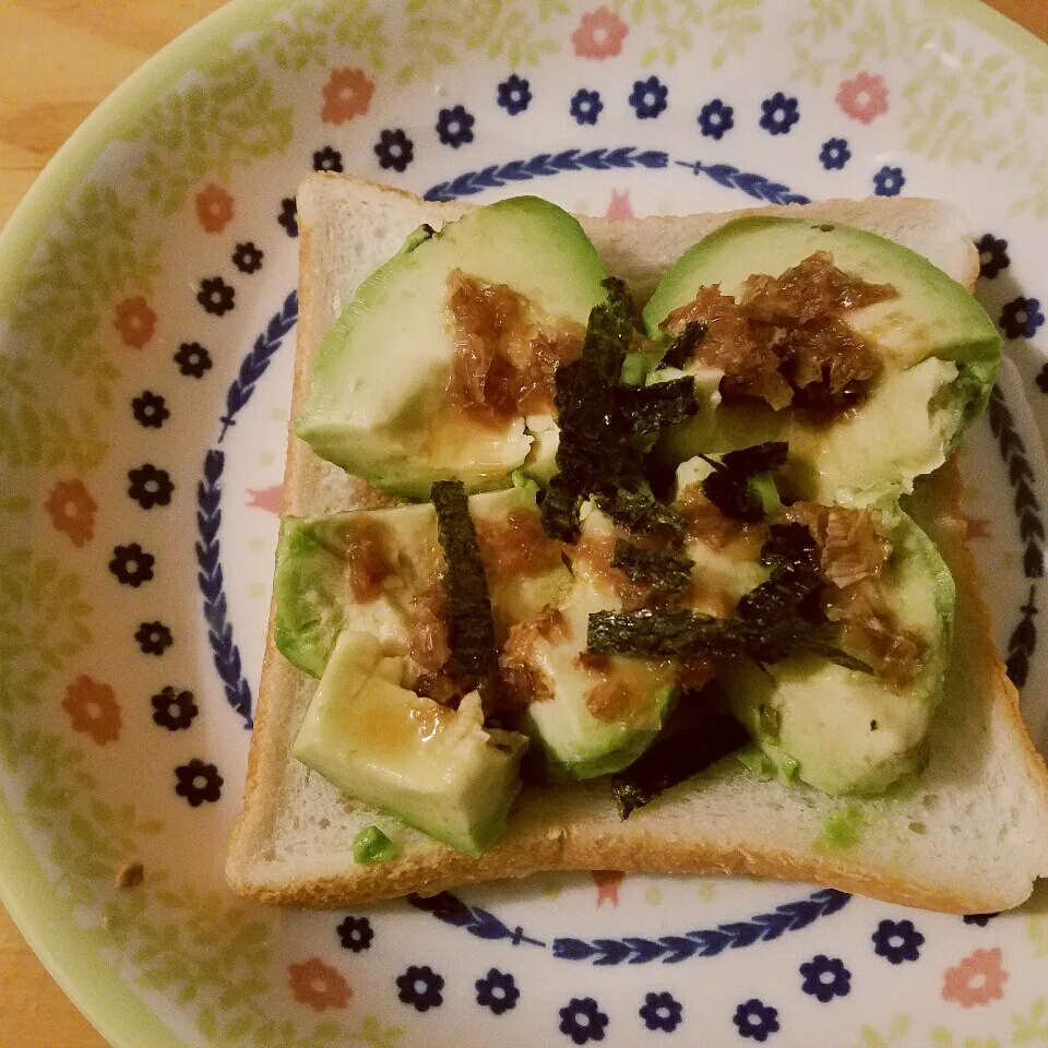 海苔おかかめんつゆアボカド和風オープンサンド|Saemi Takahashiさん