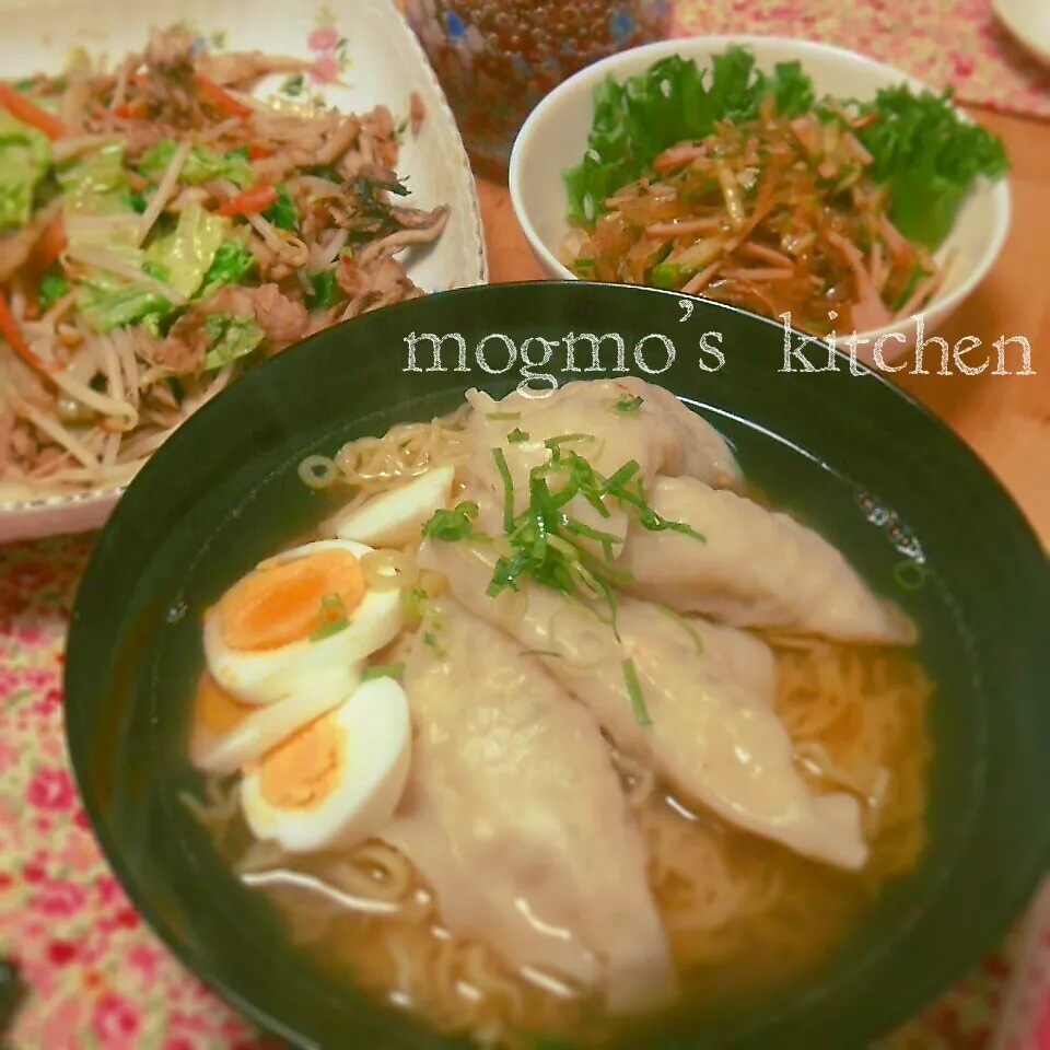 Snapdishの料理写真:今日の晩ご飯♪簡単わんたん麺|mogmoさん