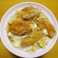 Snapdishの料理写真:【株主優待レシピ】カキフライ卵とじ丼♪|パーケイさん