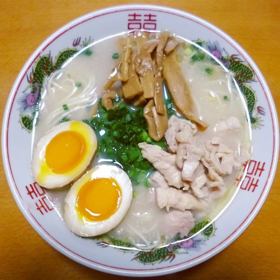 【株主優待レシピ】博多鶏水炊きラーメン♪具だくさん|パーケイさん