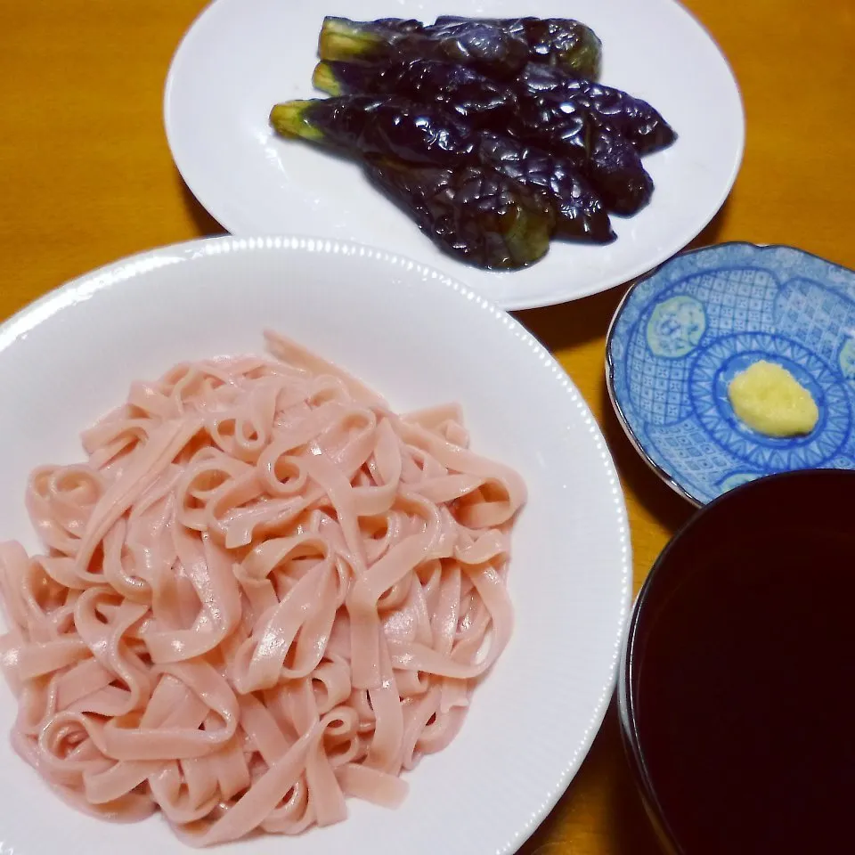 【株主優待レシピ】梅入りきしめん♪揚げナスと烏骨鶏だしつゆで|パーケイさん