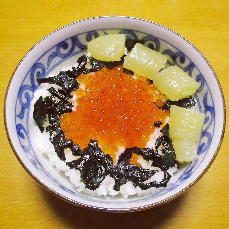 Snapdishの料理写真:【株主優待レシピ】いくら丼♪数の子もトッピング|パーケイさん