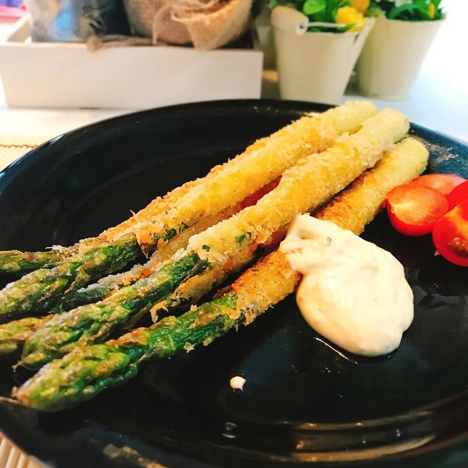 北海道産アスパラの1本揚げ💕少ない油で揚げ焼きだよ|bba.naoさん