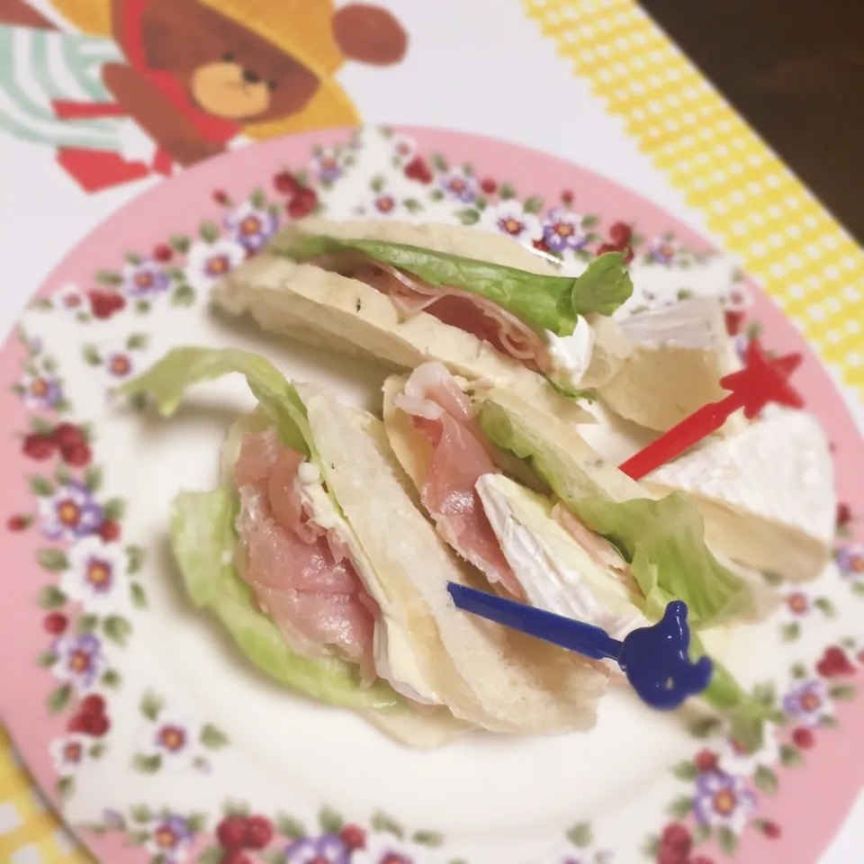 Snapdishの料理写真:バケットサンド|しゃおろんさん