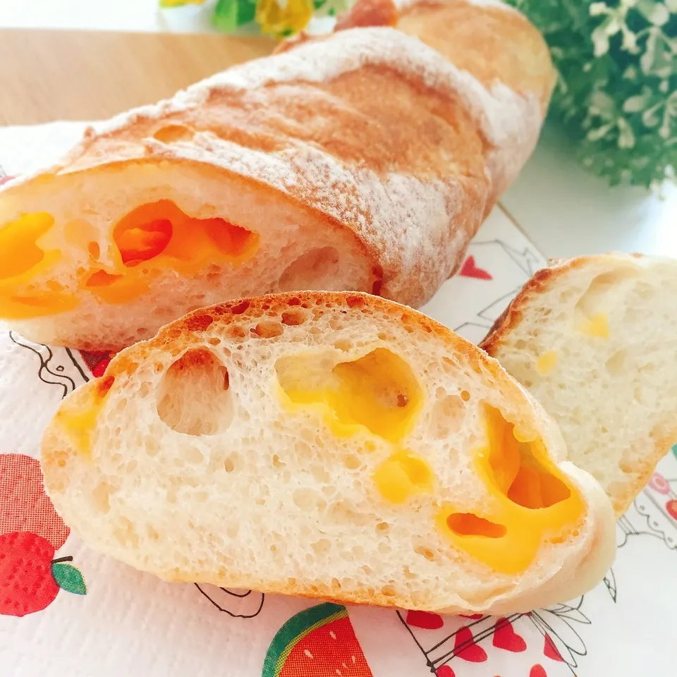 家に有るものでチーズinフランスパン🥖ヘラでコネるだけ❗|bba.naoさん