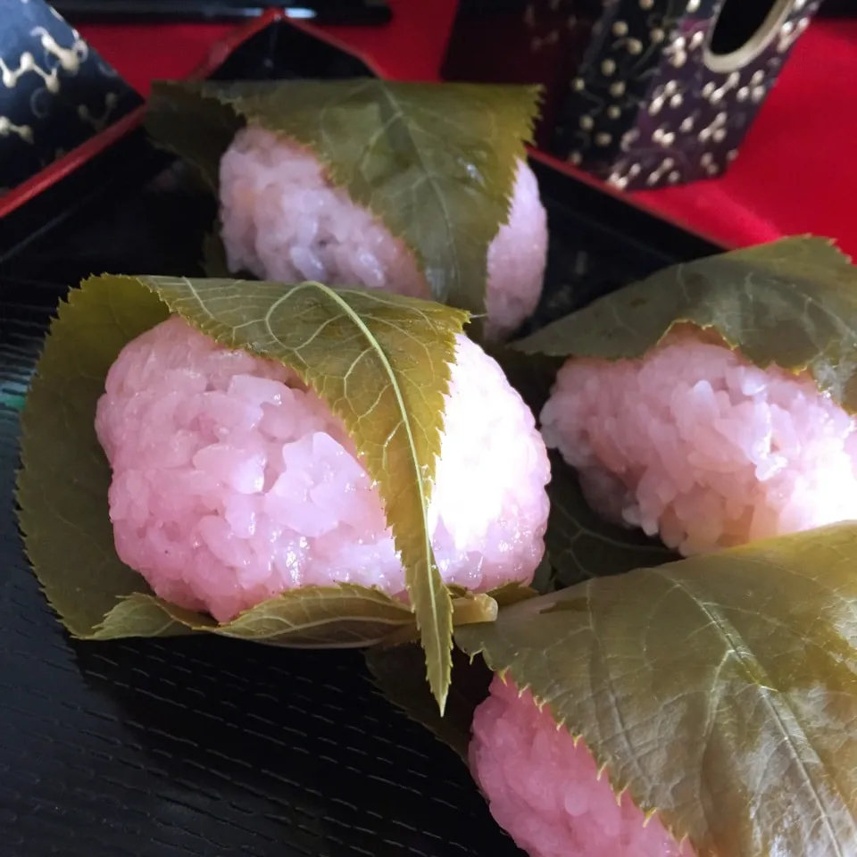 Snapdishの料理写真:手作り桜餅 市販のこし餡と炊飯器で簡単に〜🌸 冷凍保存OK|bba.naoさん