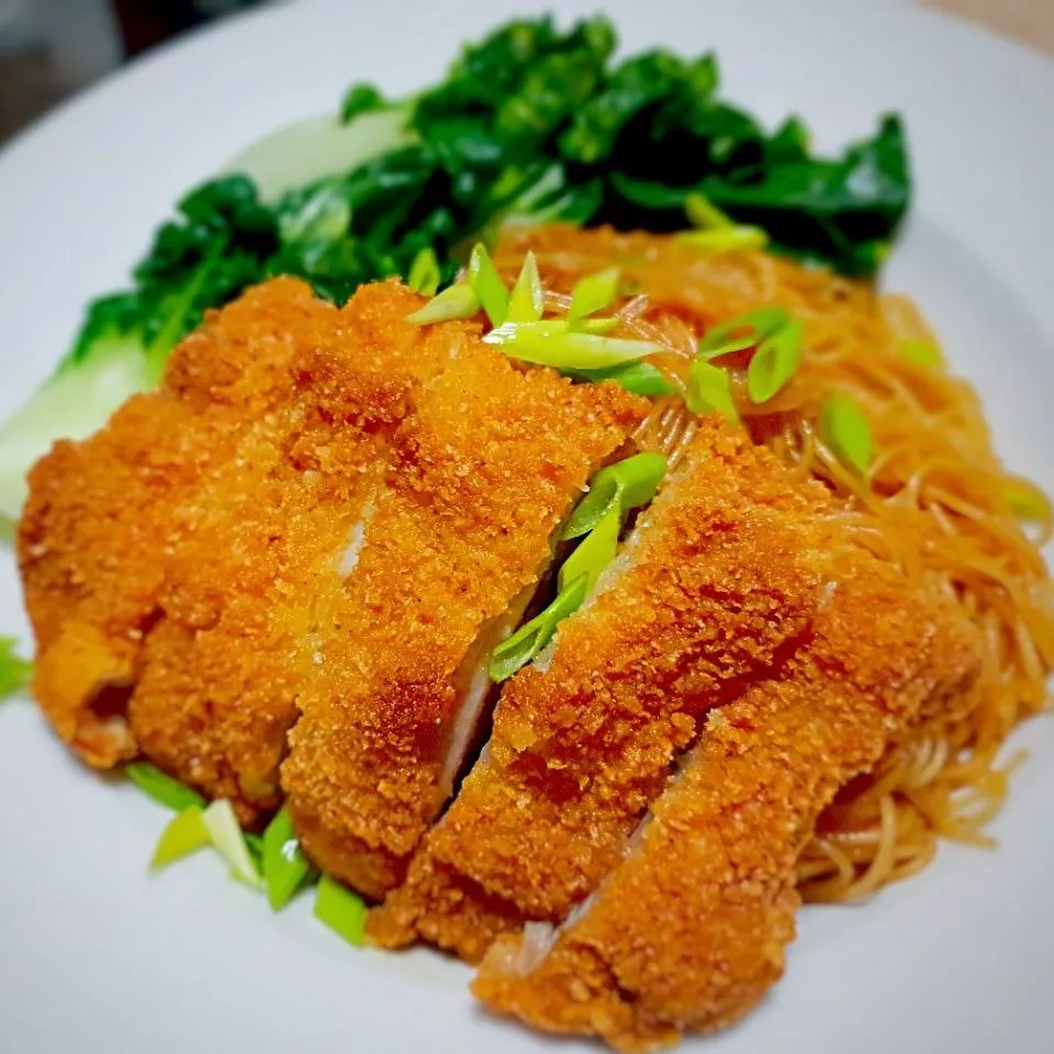 crispy pork cutlet with noodles|Chua Jeanさん