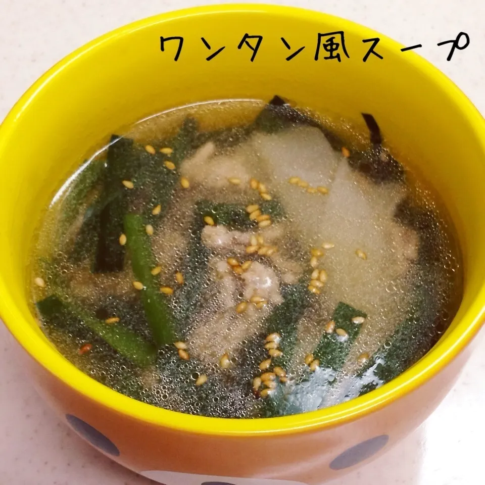 Snapdishの料理写真:ニラ塩ダレ使用で簡単！ 餃子の皮でワンタン風スープ|く〜ちさん