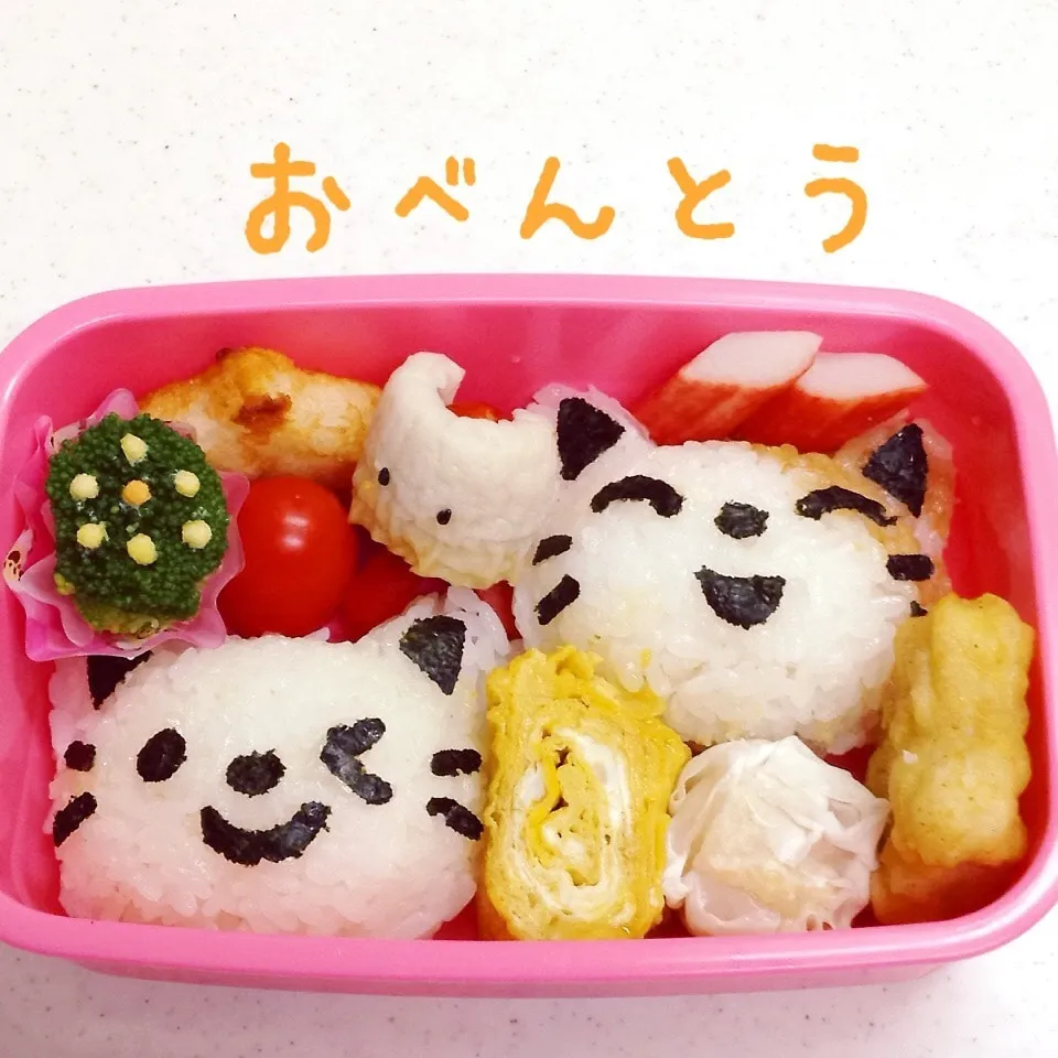 Snapdishの料理写真:ネコさん と ちくわ星人さん お弁当（キャラ弁？）|く〜ちさん