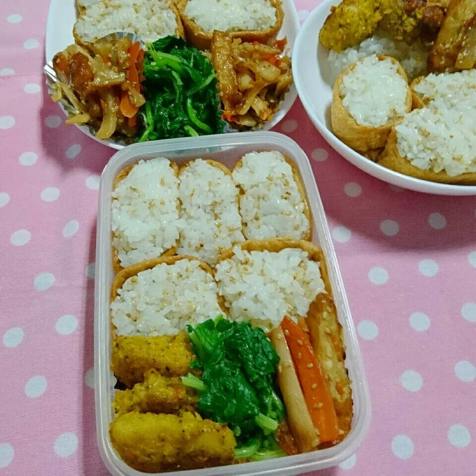 Snapdishの料理写真:ごまいなり寿司弁当🍱|ひなちゃんさん