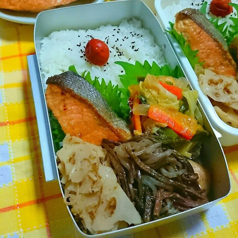 Snapdishの料理写真:鮭のバター醤油ムニエル弁当🍱|ひなちゃんさん