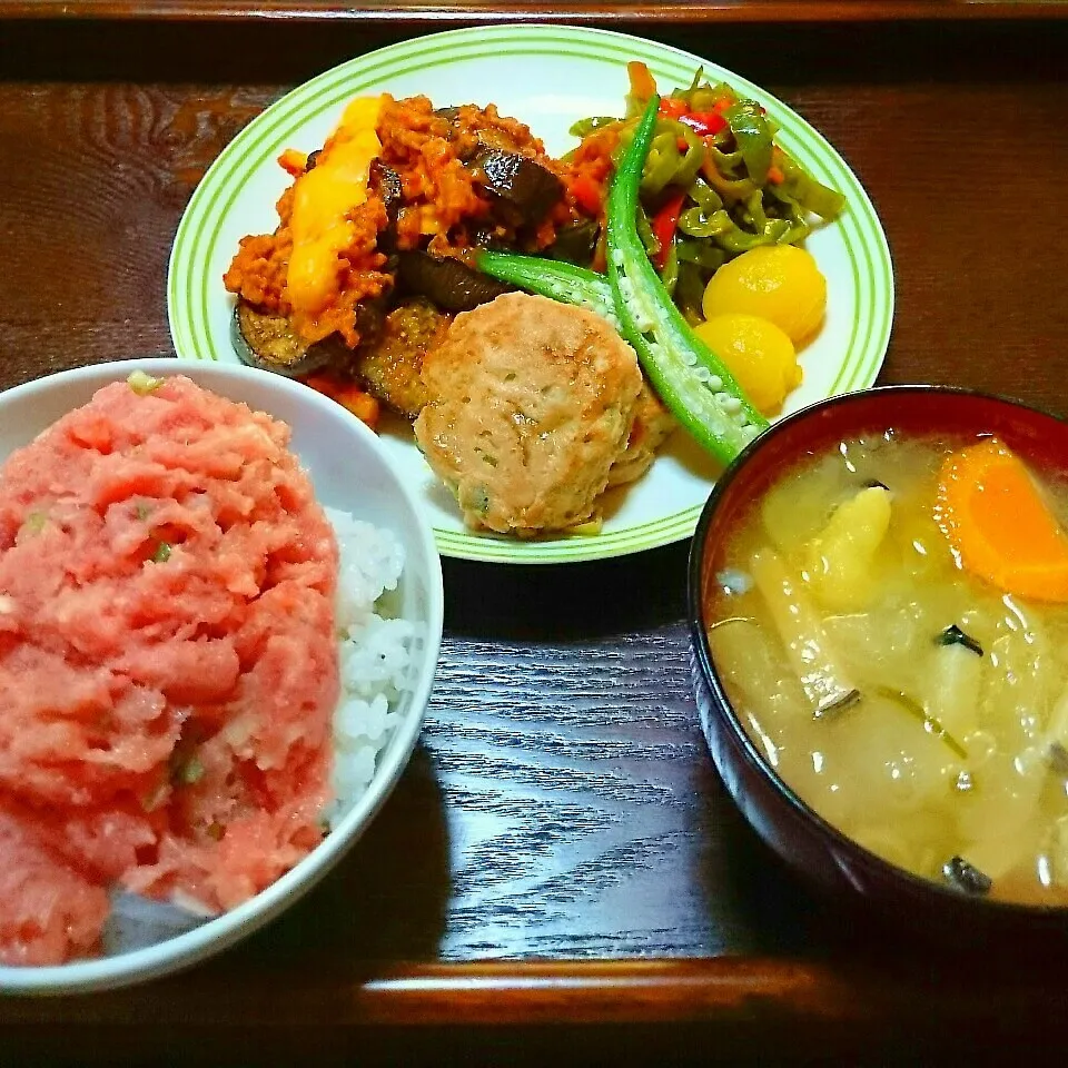 ネギトロ丼と鯨汁。|ひなちゃんさん