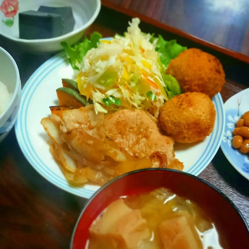 豚のしょうが焼き⭐カレーコロッケ⭐ゴマ豆腐⭐煮豆⭐白菜味噌汁|ひなちゃんさん