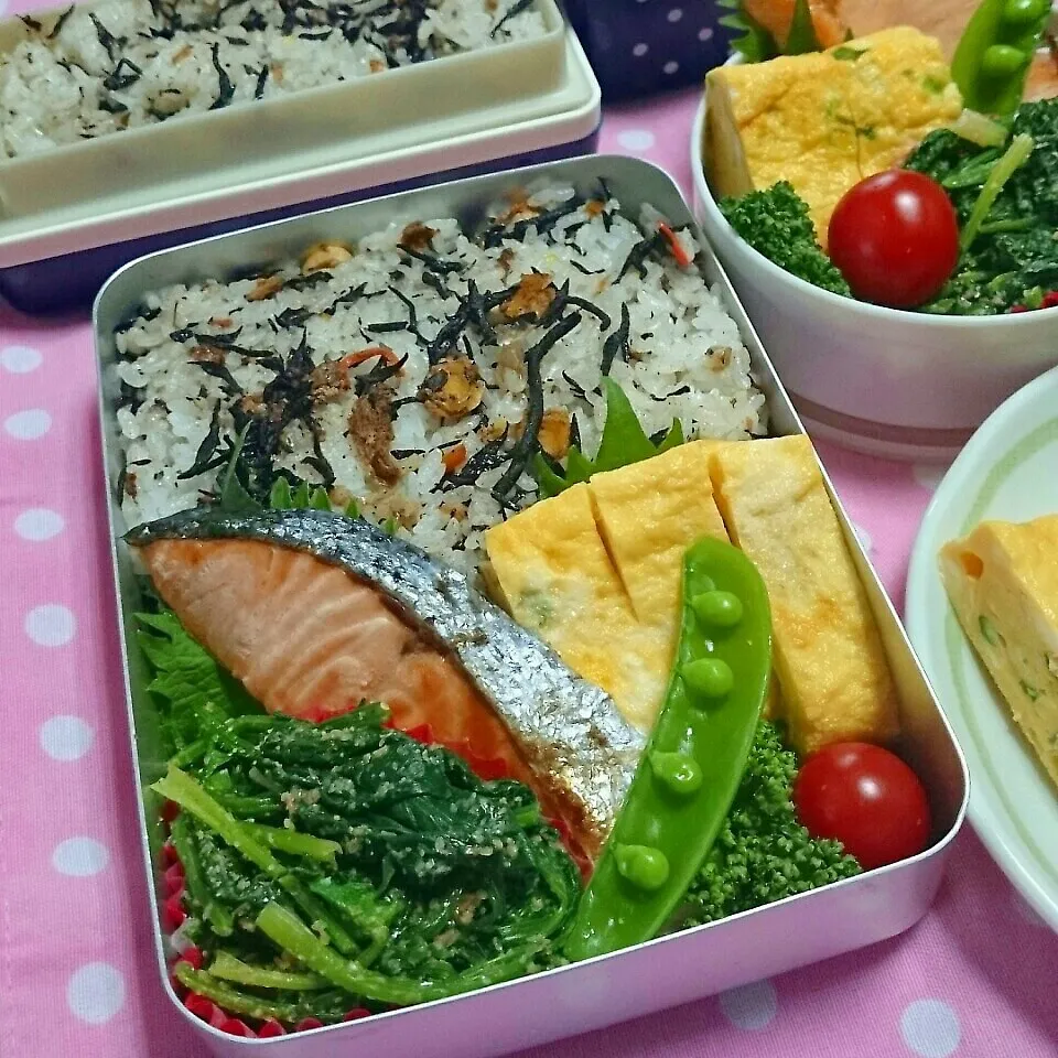 ひじきご飯とサーモン弁当。 |ひなちゃんさん