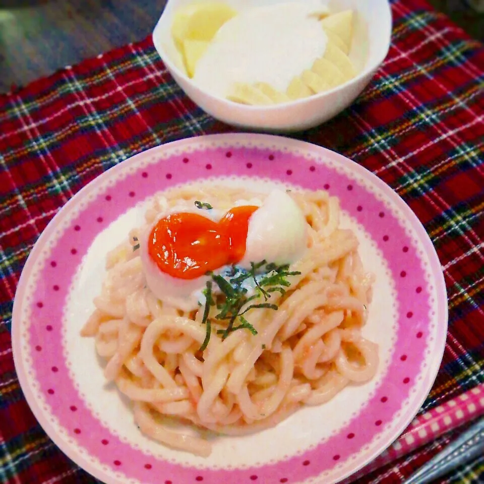 Snapdishの料理写真:温玉たらこうどん☆リンゴバナナヨーグルト|ひなちゃんさん