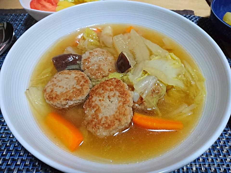 ほっこり美味しい蓮根団子の野菜スープ