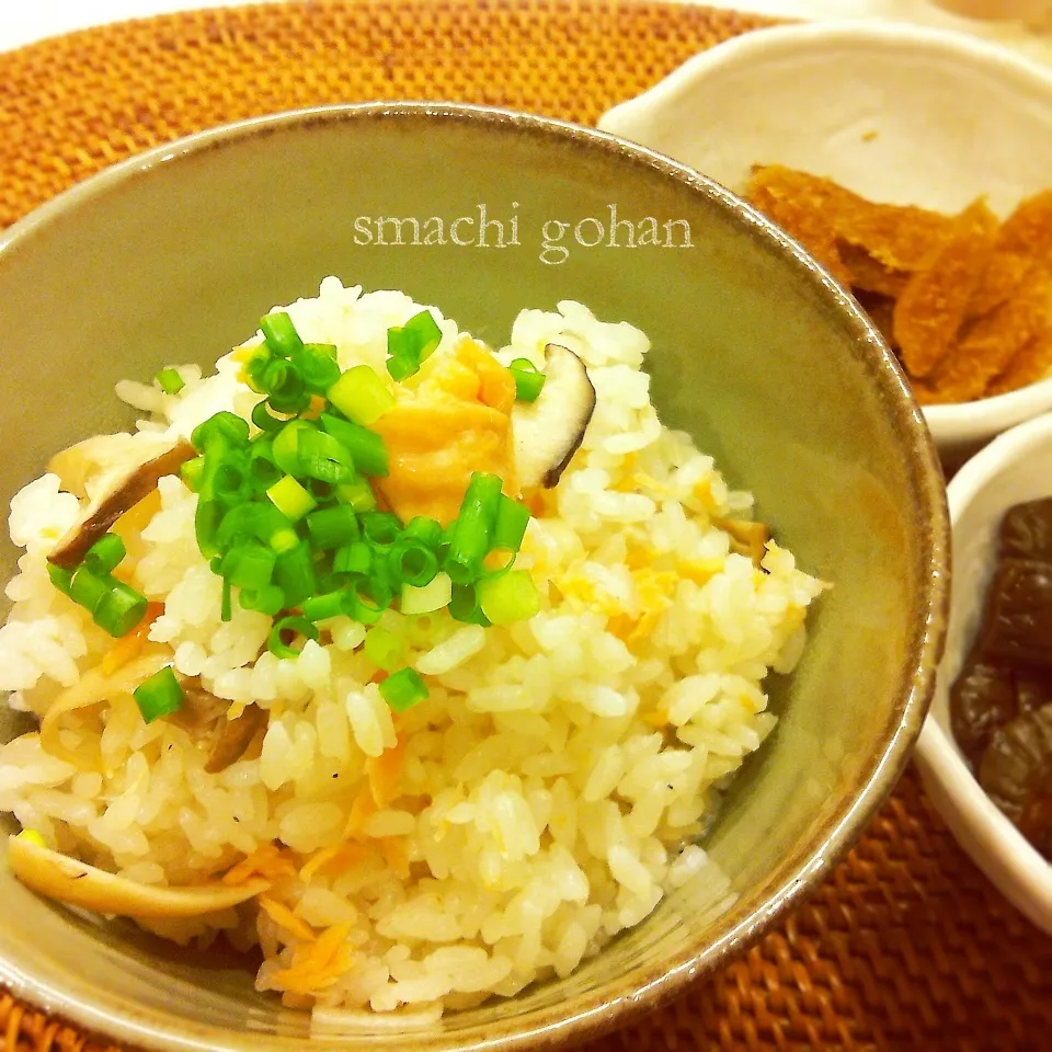 椎茸茶で〜秋鮭とキノコの炊き込みご飯♡|まち＊さん