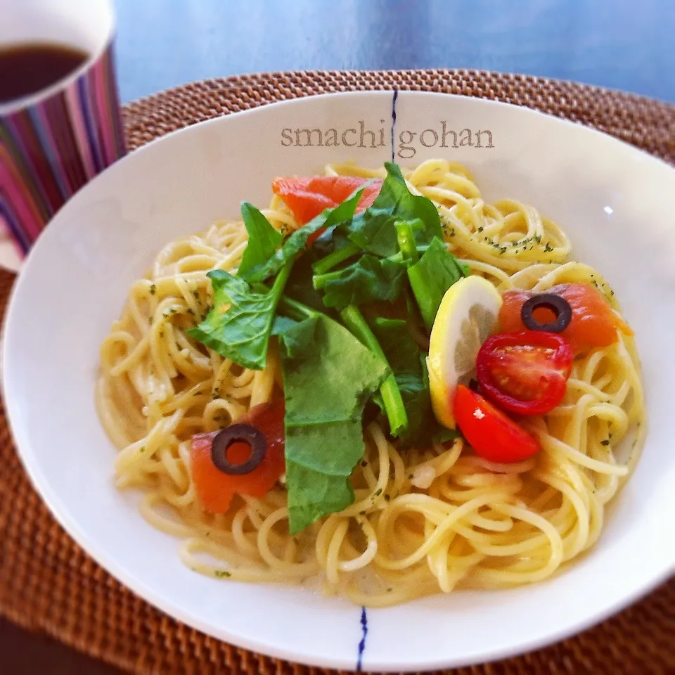 スモークサーモンとレモンクリームのパスタ♡|まち＊さん