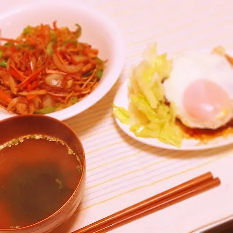 やきそばとハンバーグ|わさびまめさん