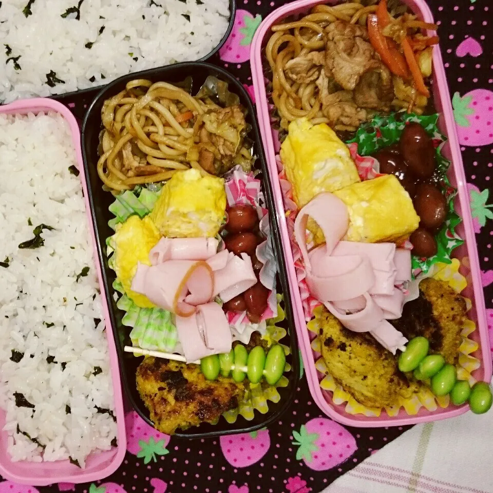 Snapdishの料理写真:中学一年生🌻と中学三年生のお弁当🍙|yukinkoさん