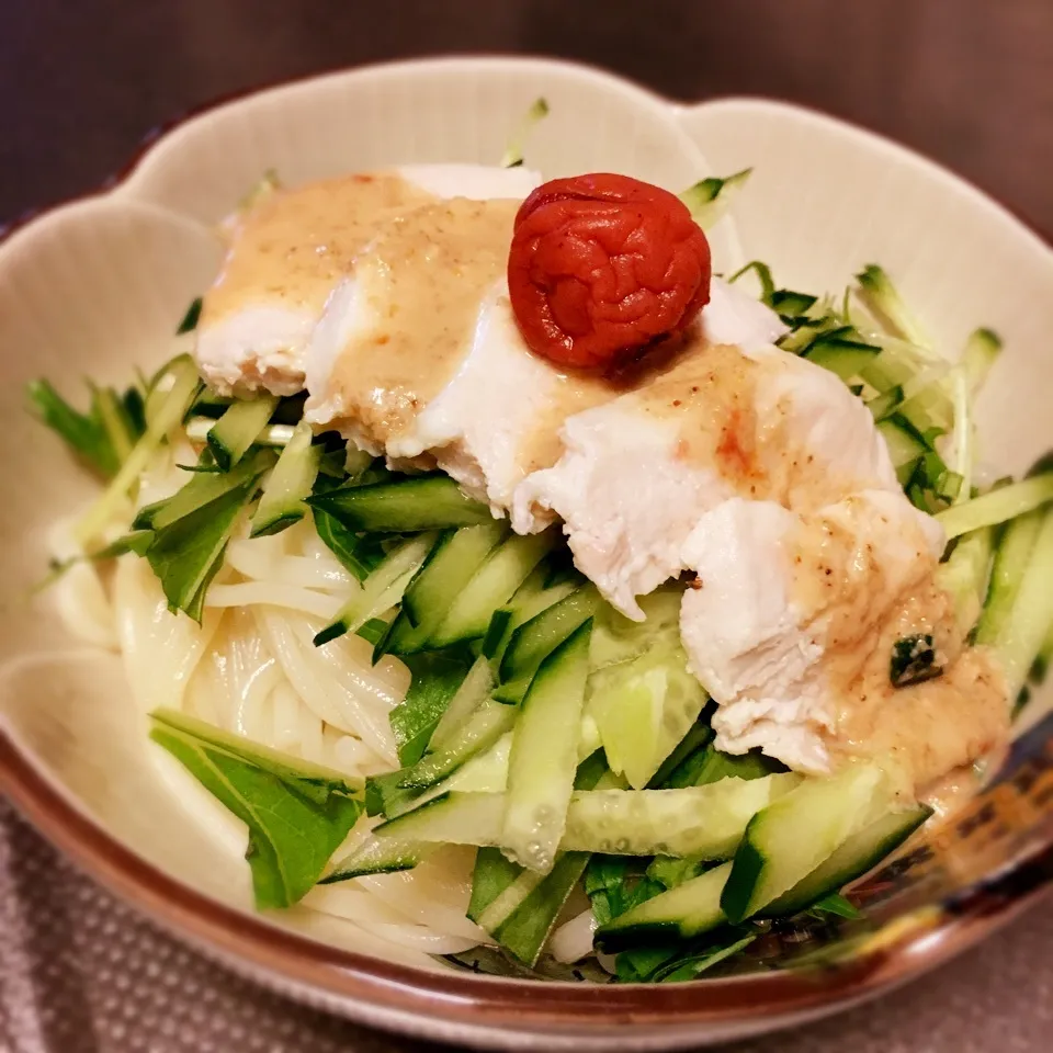 Snapdishの料理写真:棒棒鶏風♪ごまだれ冷やしうどん|あるぱかさん